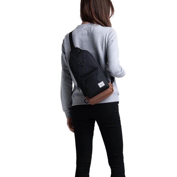 NWOT Hershel Heritage Shoulder Bag | Maroon - Picture 2 of 9